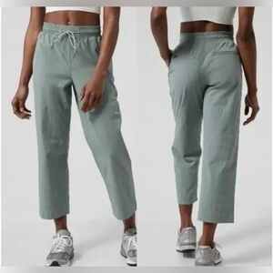 Athleta Trekkie Straight Crop Pant Women’s 16T Minimalistic Green Nylon Ripstop